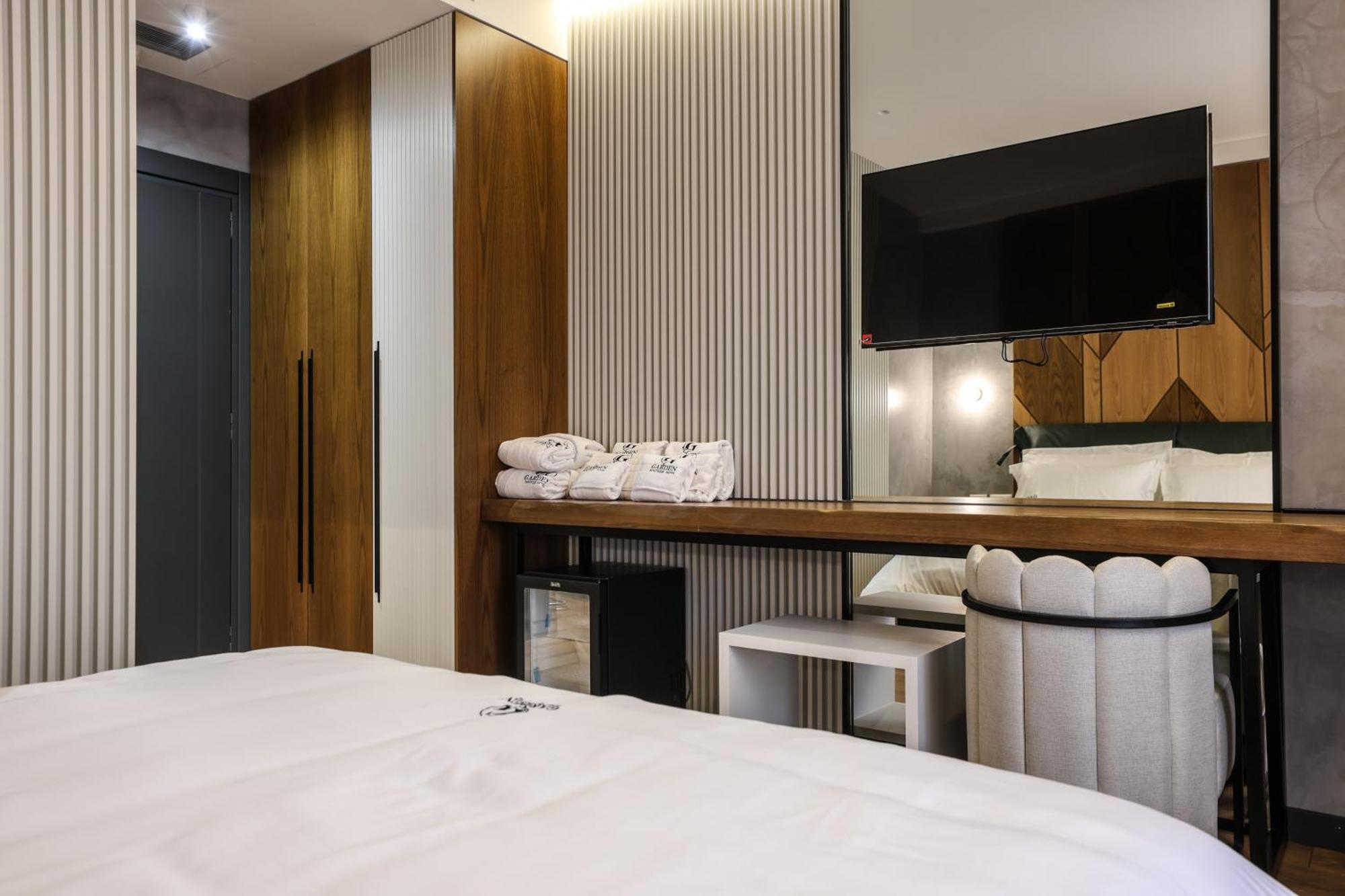 Garden Boutique Hotel Tirana Kültér fotó